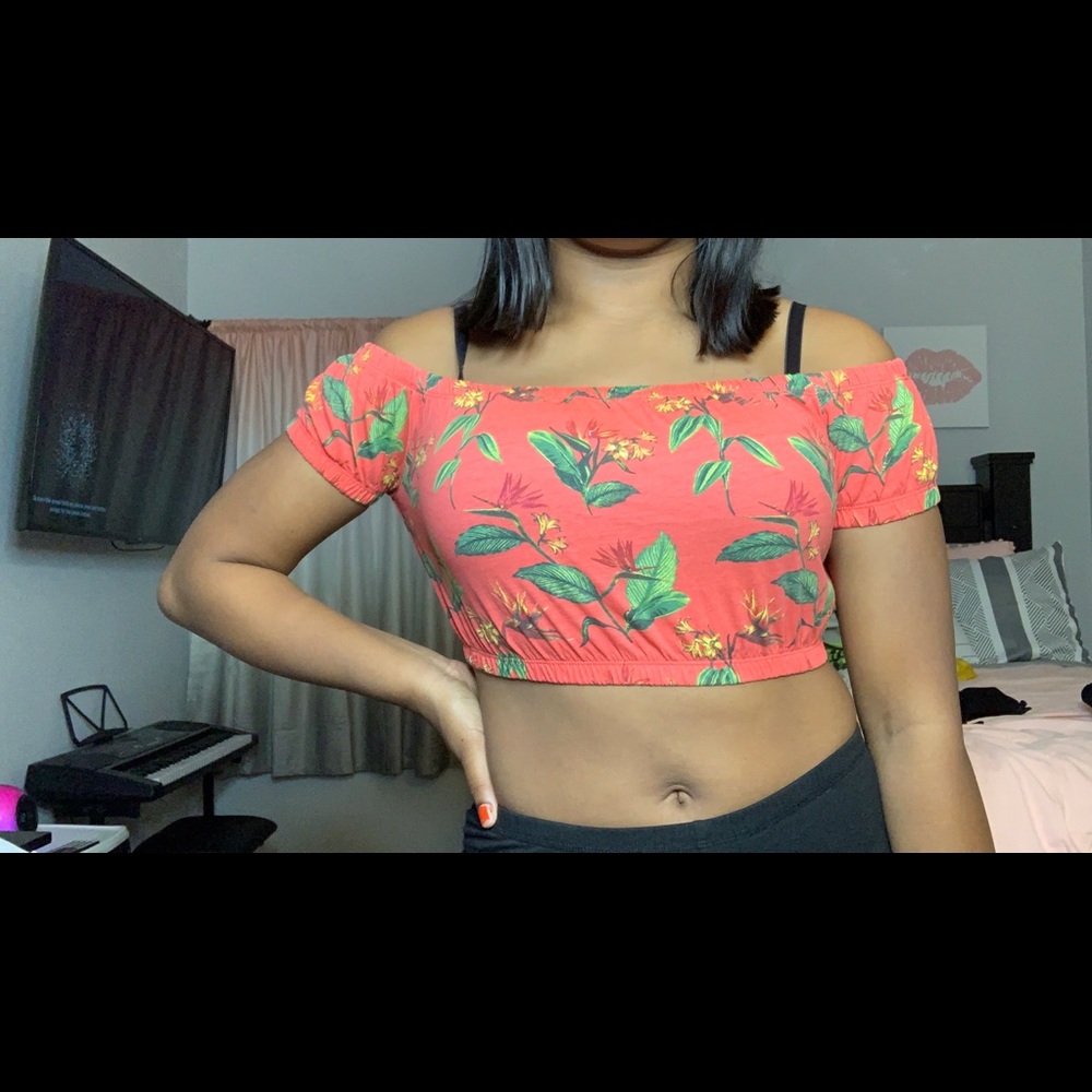 Floral cropped top